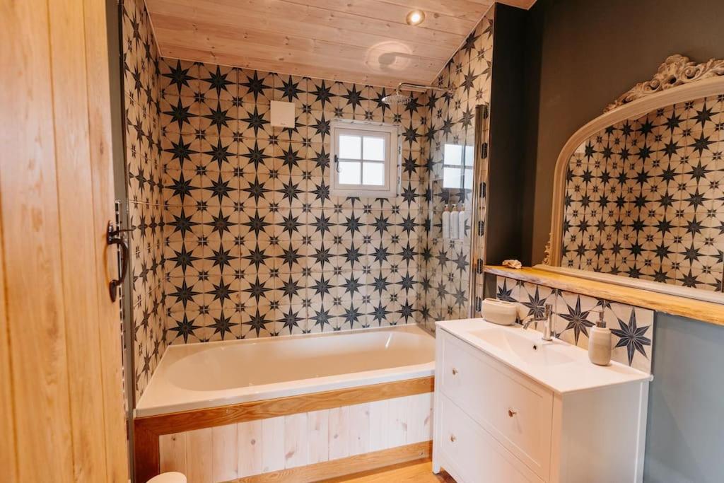Beautiful Cottage In Bredfield Near To Woodbridge On The Suffolk Coast Екстериор снимка